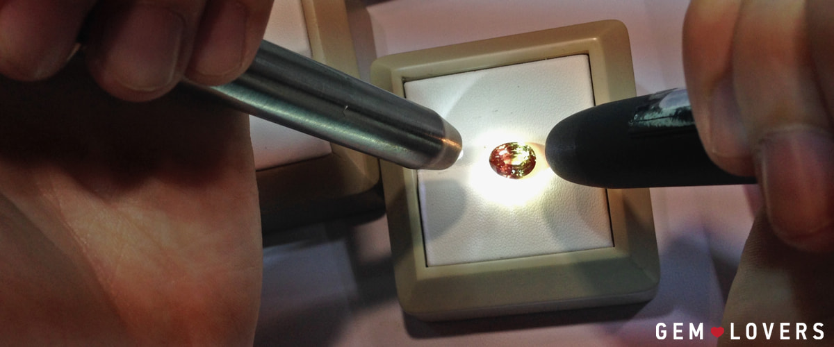 Quality factors of alexandrite: color, weight and clarity