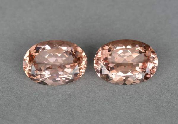 A pair of oval morganites 38.76 ct