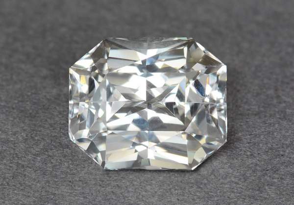 White radiant cut Ceylon sapphire 5.72 ct