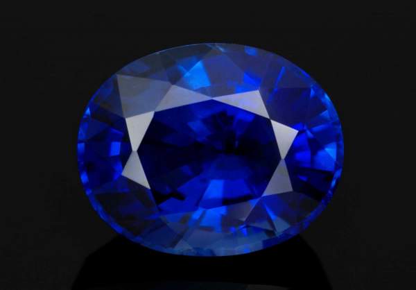 Royal blue sapphire from Burma 6.73 ct