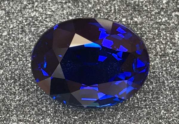 Dark blue Burmese sapphire 7.53 ct