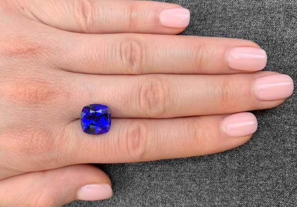 Square cushion cut tanzanite 7.15 ct