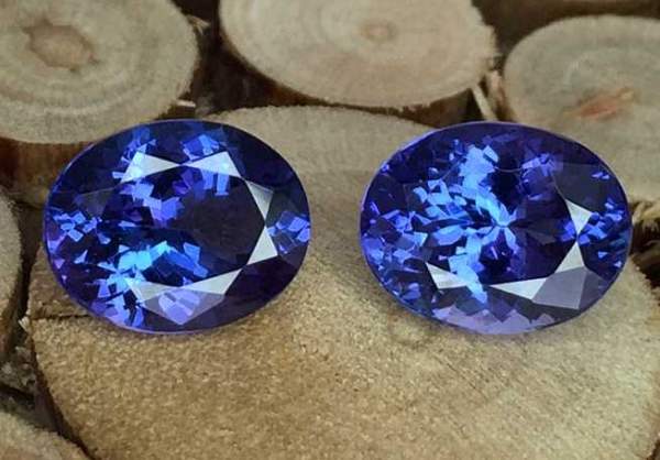 Pair of natural blue tanzanites 7.84 ct