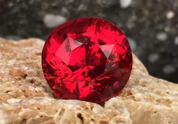 Red spinel from Tanzania 5.62 ct