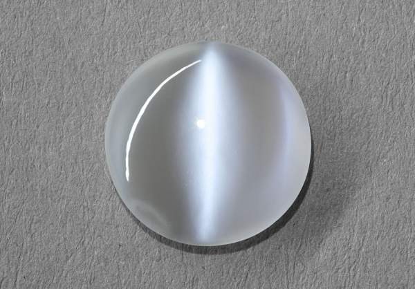 Round-shaped moonstone cabochon 5.27 ct