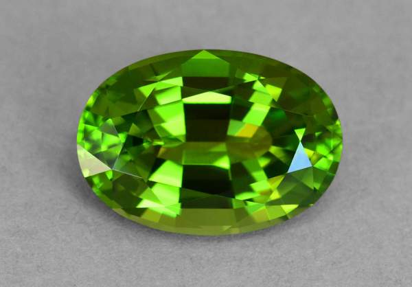 Green peridot from Pakistan 8.8 ct
