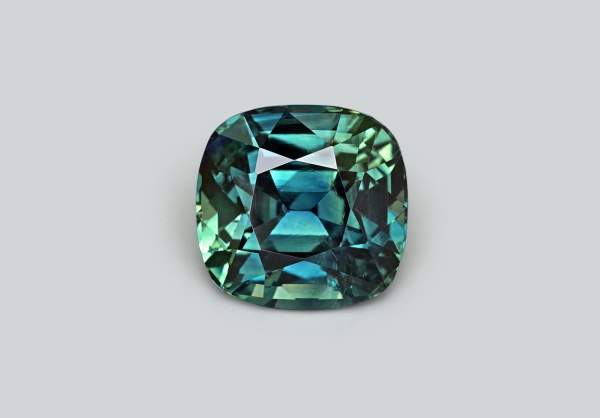 Unique green sapphire from Sri Lanka 2.69 ct