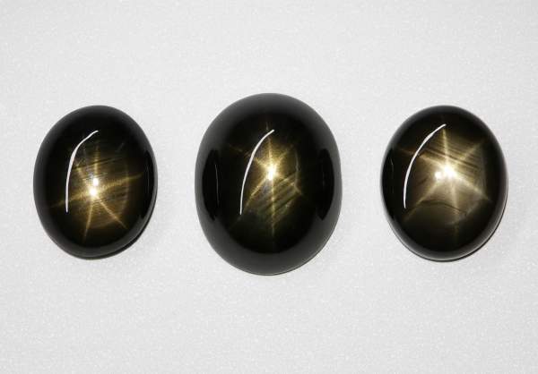 Set of three black star sapphire cabochons 17.8 ct