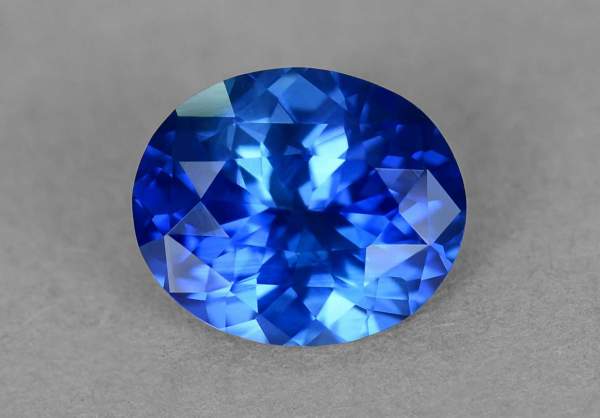 Oval blue sapphire from Sri Lanka 1.45 ct