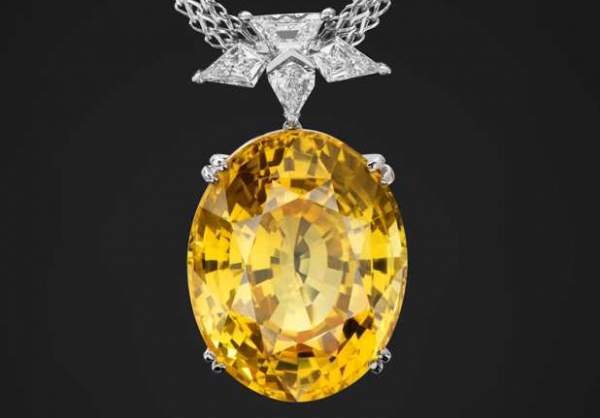 Pendant with yellow sapphire 31.15 ct