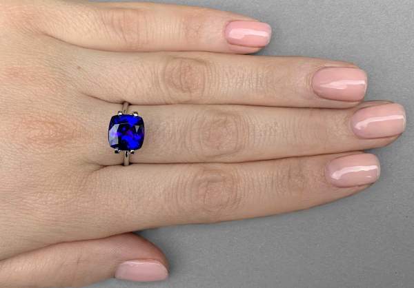 Tanzanite cushion gemstone 4.31 ct