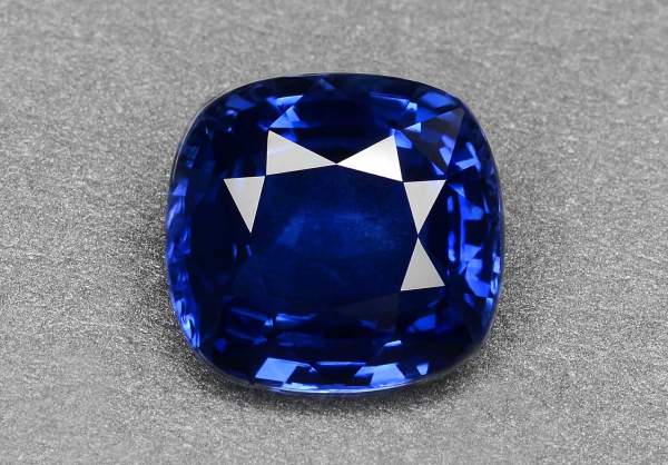 Cushion cut blue sapphire 3.28 ct