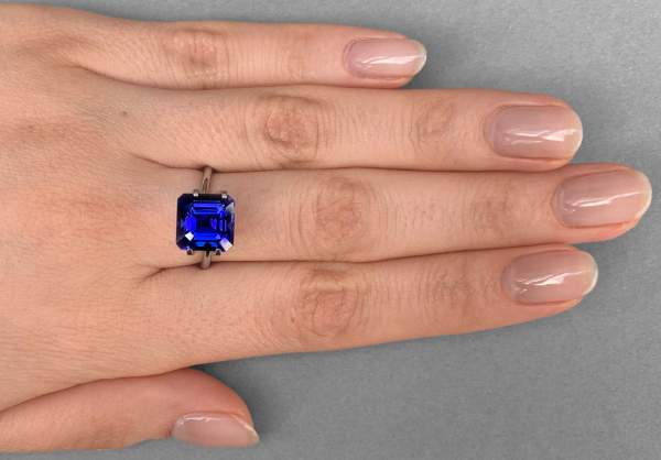 Natural violetish-blue tanzanite 5.5 ct