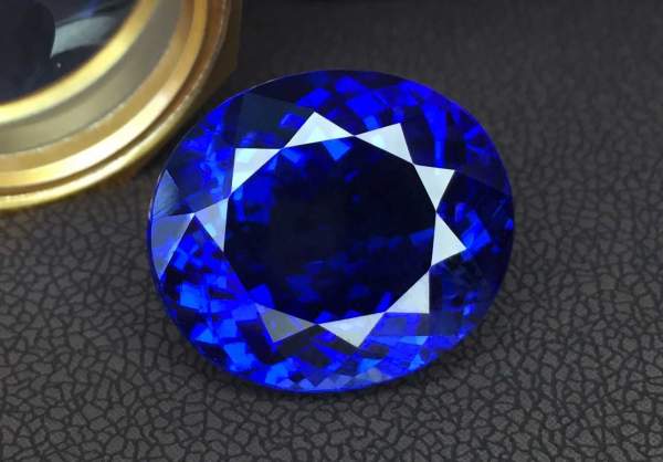 Oval cut tanzanite 24.83 ct