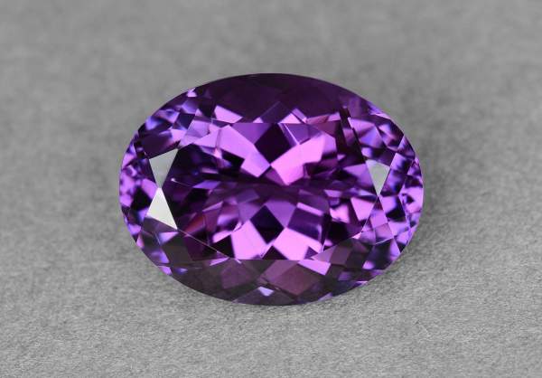 Purple oval-shaped amethyst gemstone 16.54 ct