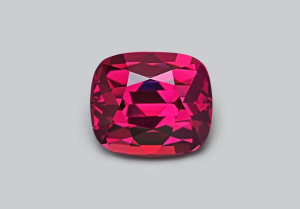 Natural rhodolite garnet from Tanzania 6.81 ct