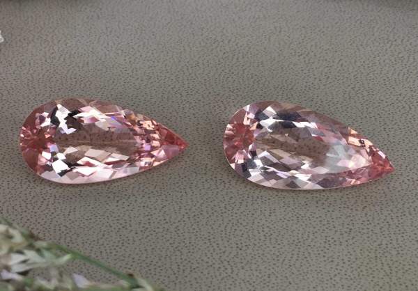 Pear-shaped pink beryls 20.32 ct