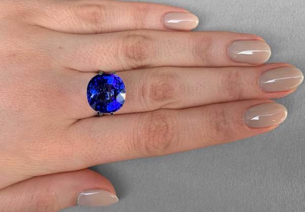 Cushion cut tanzanite stone 14.19 ct