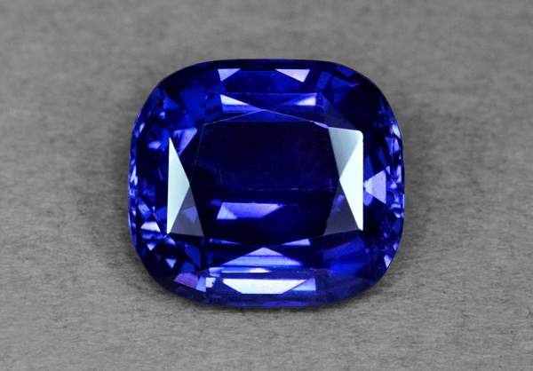 Unheated natural blue sapphire from Sri Lanka 3.84 ct