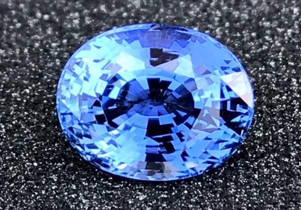 Blue oval cut sapphire 3.04 ct