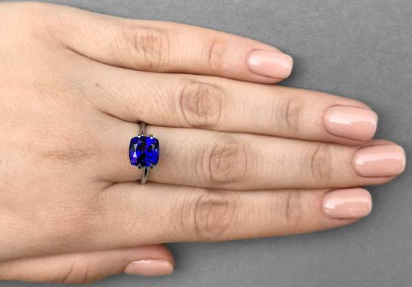 Square cushion-shaped tanzanite 4.03 ct