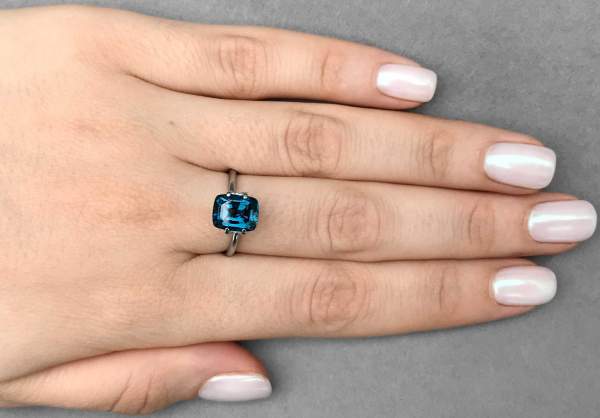 Blue spinel cushion 3.18 ct