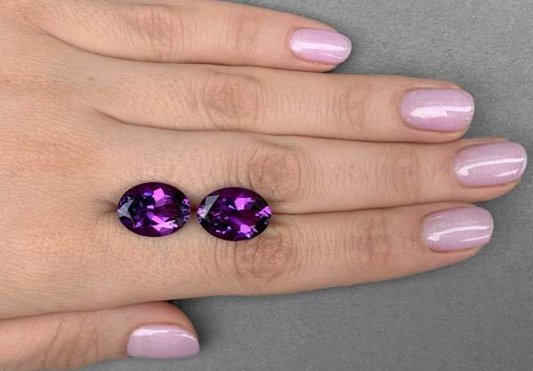 Pair of deep purple amethysts from Brazil 13.65 ct