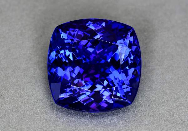 Large tanzanite gemstone 24.15 ct