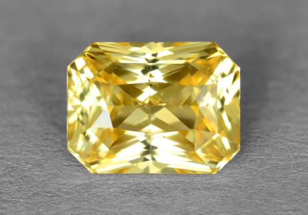 Precious natural yellow sapphire without treatment 4.14 ct