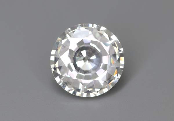 Round cut white sapphire 2.53 ct
