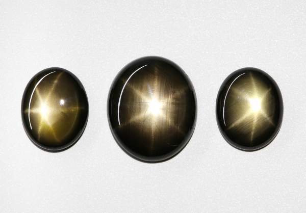 Set of three unheated star sapphires 15.44 ct