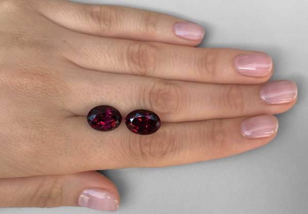 Pair of red garnets from Tanzania 16.39 ct