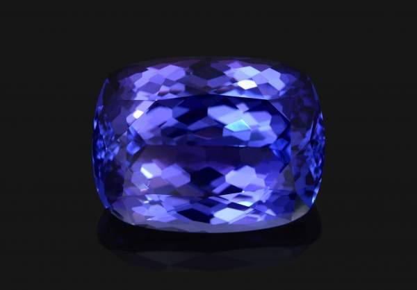 Blue-violet tanzanite 23.97 ct