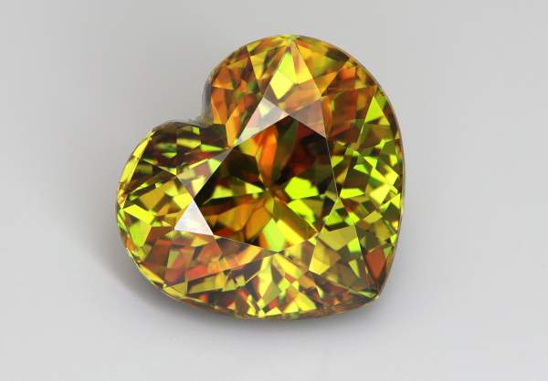 Heart-shaped sphene (titanite) 3.8 ct