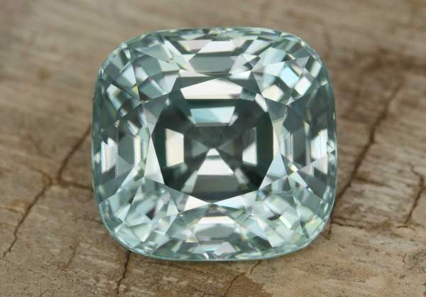 Zircon with color change effect 12.67 ct