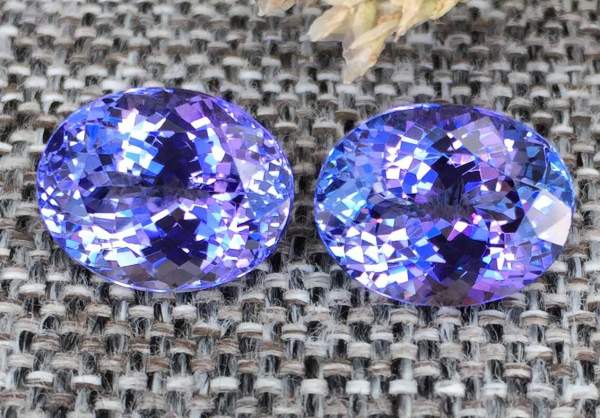 A pair of light blue tanzanites 14.97 ct