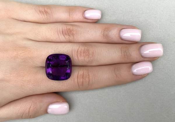 Natural oval cut amethyst 21.79 ct