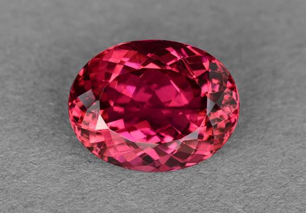Oval rubellite from Brazil 5.61 ct