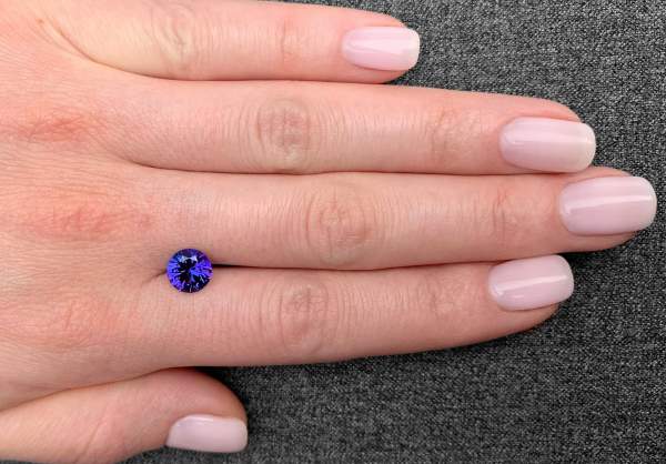 Round brilliant cut tanzanite 1.65 ct