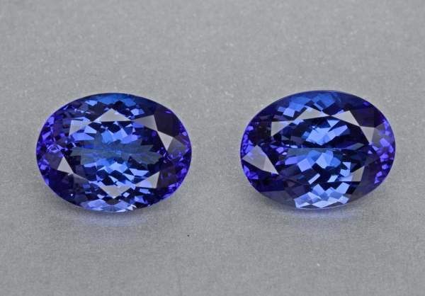 A pair of oval-shaped tanzanites 16.62 ct