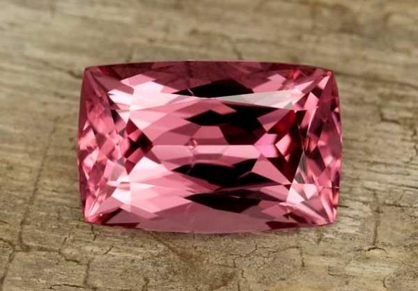 Natural pink spinel 5.7 ct