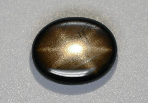 Black sapphire with a star 5.6 ct
