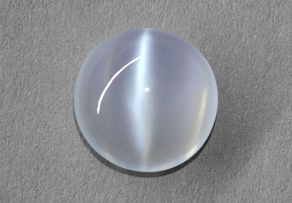 Moonstone with cat's eye effect 9.94 ct