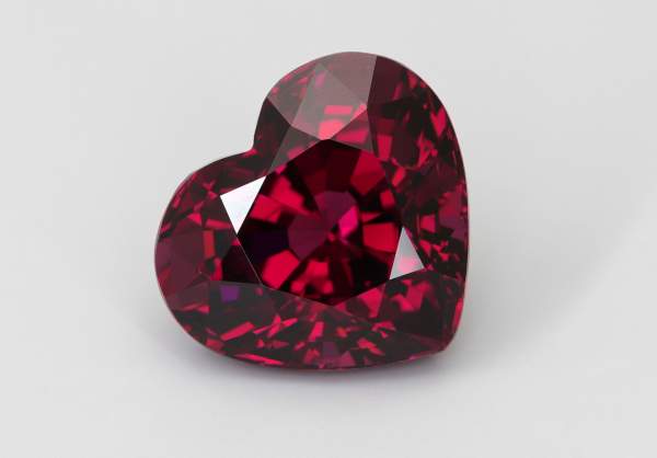 Natural heart cut rhodolite gemstone from Tanzania 4.92 ct