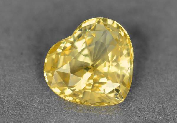 Heart cut sapphire from Sri Lanka 3.53 ct