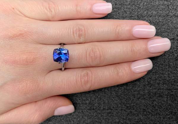 High clarity cushion cut tanzanite 3.32 ct