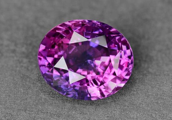 Bicolor pink-violet sapphire 4.56 ct