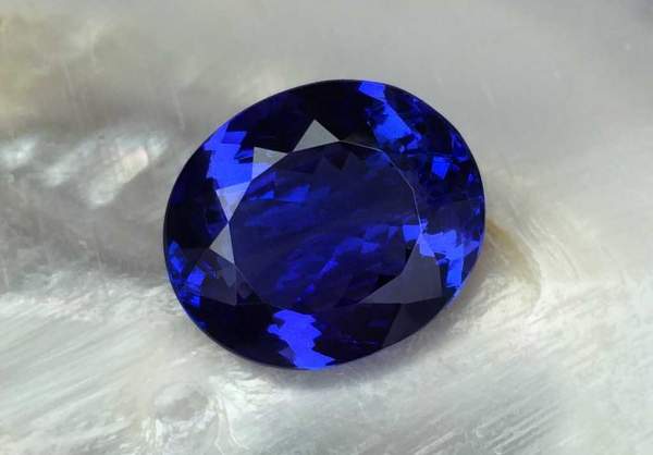 Oval cut tanzanite 7.49 ct