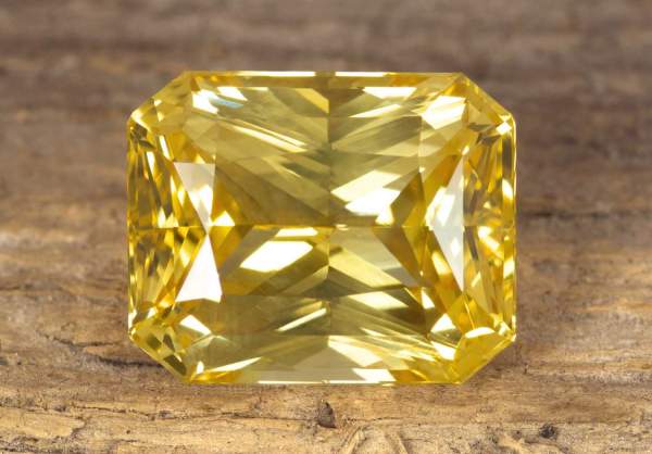 Yellow sapphire from Sri Lanka 9.74 ct