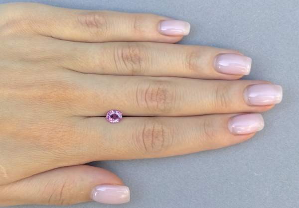 Oval cut pink sapphire 1.15 ct